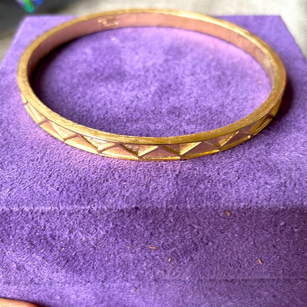 Vintage Trifari Golden Bracelet with zig zag pattern. Excellent condition